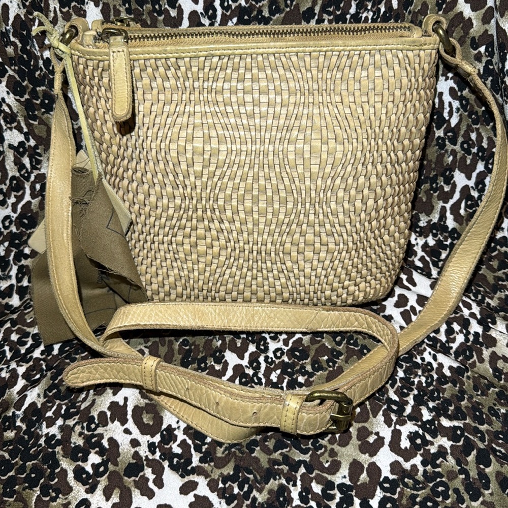 NWT VALENCA PURSE. Color-beige